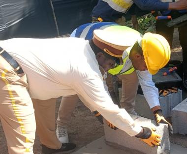  Conselho Municipal da Ilha de Moçambique participa do lançamento da primeira pedra para a construção de um Centro de Formação Profissional em Lumbo